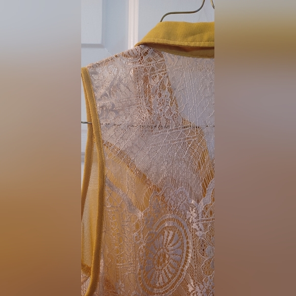Jealous Tomato S Yellow Cream Lace Panels Hi-lo Button Slvls Collar Sheer Blouse - Picture 7 of 16
